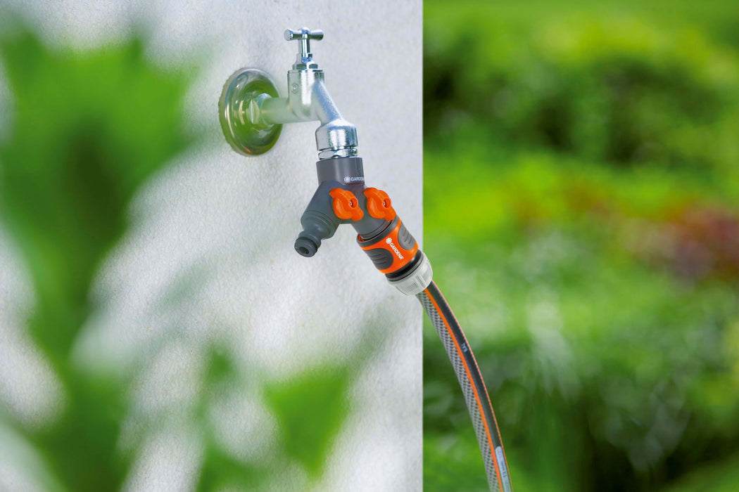Gardena Twin-Tap Connector with just one hose connected leaving other outlet free
